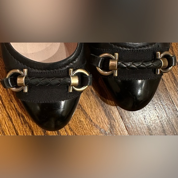 417. Ladies Salvatore Ferragamo Vintage Black Leather and Patent Horse Bit Shoes - Picture 11 of 16